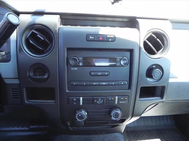 Photo of 2014 Oxford White Ford F-150