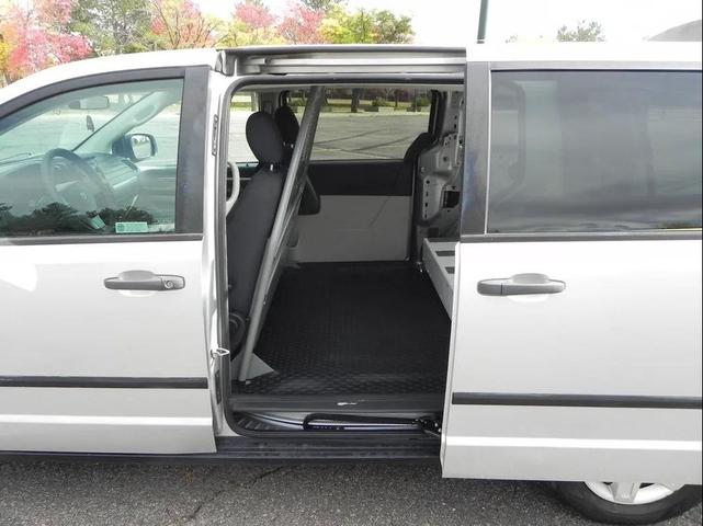 Photo of 2009 Bright Silver Metallic Clearcoat Dodge Grand Caravan