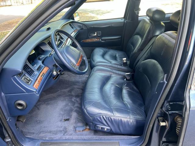 Photo of 1996 Blue Lincoln Town Car