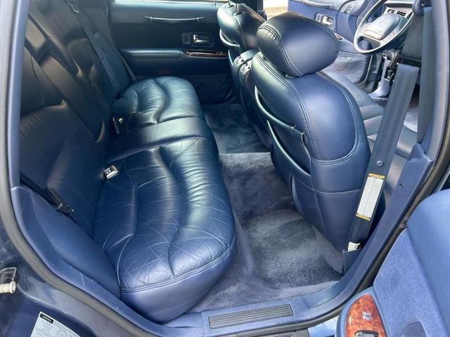 Photo of 1996 Blue Lincoln Town Car