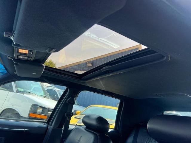 Photo of 1996 Blue Lincoln Town Car