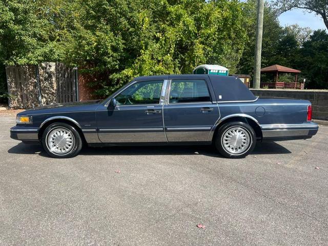 Photo of 1996 Blue Lincoln Town Car
