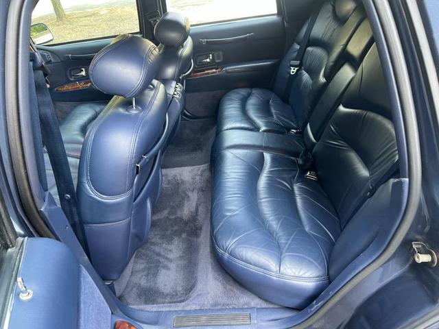 Photo of 1996 Blue Lincoln Town Car