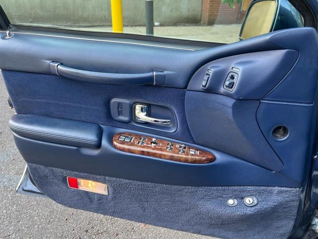 Photo of 1996 Blue Lincoln Town Car