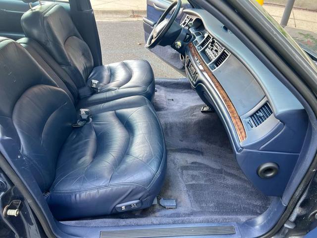 Photo of 1996 Blue Lincoln Town Car
