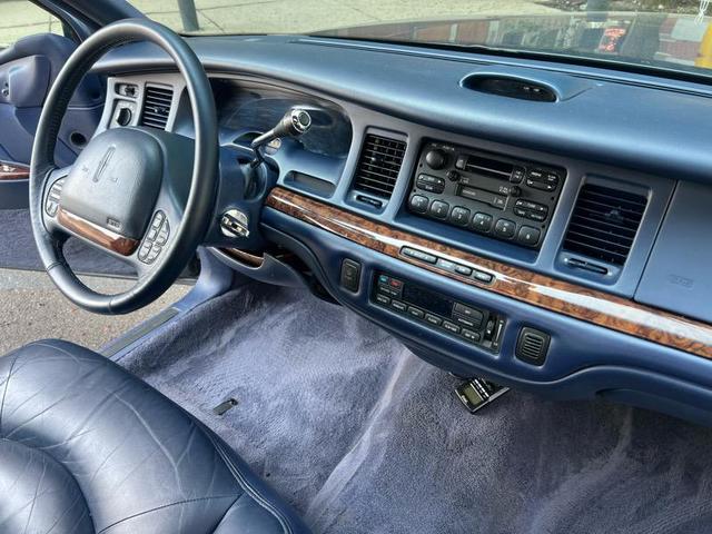 Photo of 1996 Blue Lincoln Town Car