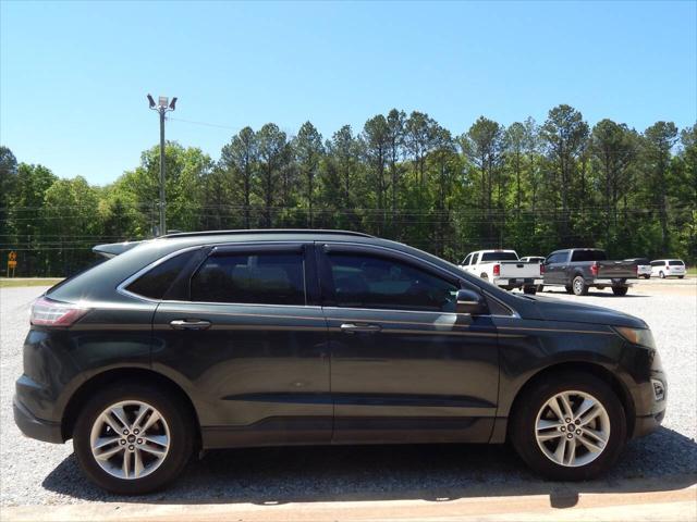 Photo of 2015 Green Ford Edge