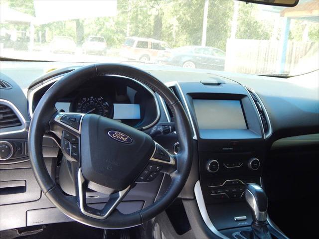 Photo of 2015 Green Ford Edge