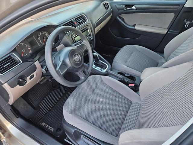 Photo of 2014 Beige Volkswagen Jetta