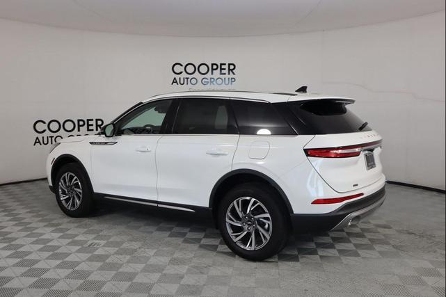 Photo of 2025 Pristine White Metallic Tri-Coat Lincoln Corsair