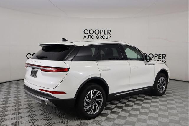 Photo of 2025 Pristine White Metallic Tri-Coat Lincoln Corsair
