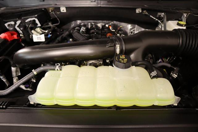 Photo of 2025 Starlight Gray Premium Colorant Lincoln Navigator