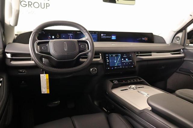 Photo of 2025 Starlight Gray Premium Colorant Lincoln Navigator