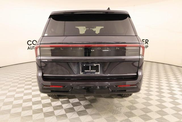 Photo of 2025 Starlight Gray Premium Colorant Lincoln Navigator