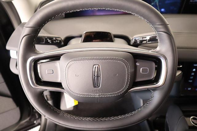 Photo of 2025 Starlight Gray Premium Colorant Lincoln Navigator