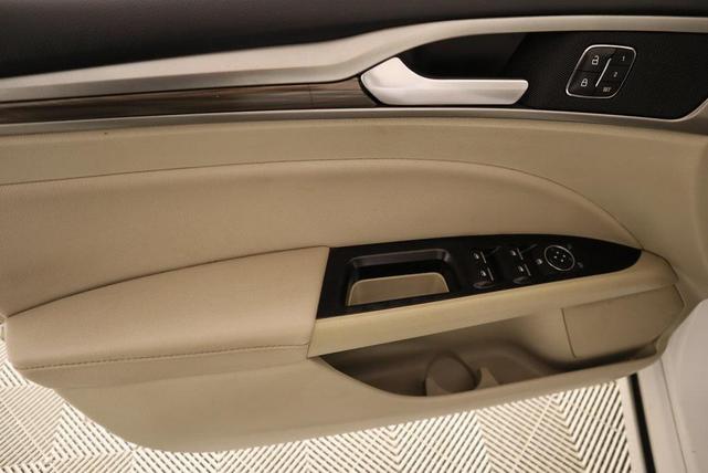 Photo of 2019 Oxford White Ford Fusion