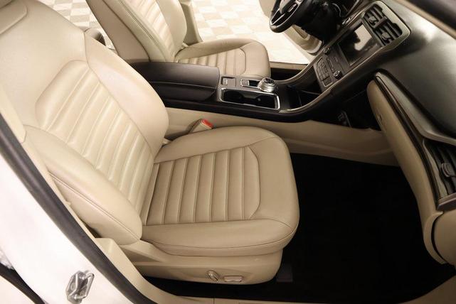 Photo of 2019 Oxford White Ford Fusion