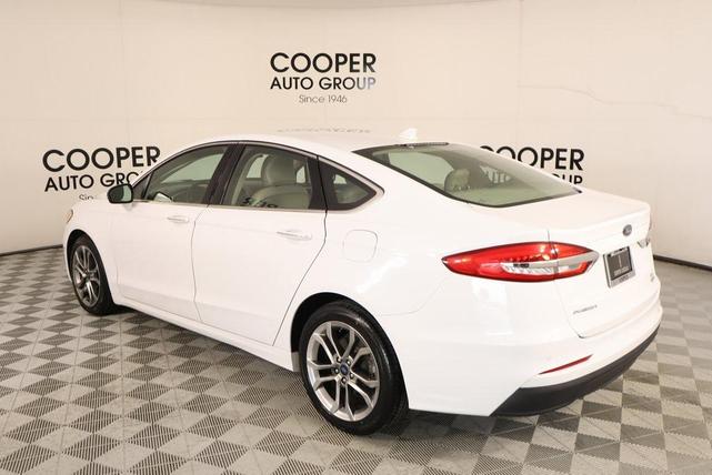 Photo of 2019 Oxford White Ford Fusion