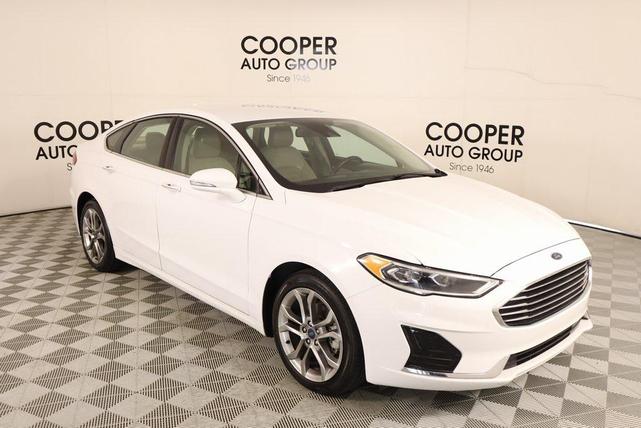 Photo of 2019 Oxford White Ford Fusion