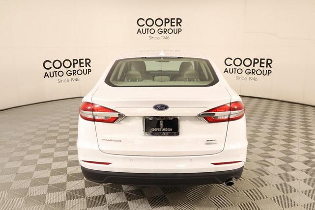 Photo of 2019 Oxford White Ford Fusion