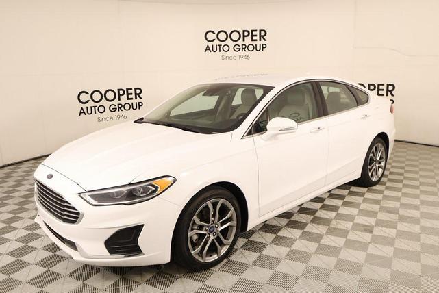 Photo of 2019 Oxford White Ford Fusion