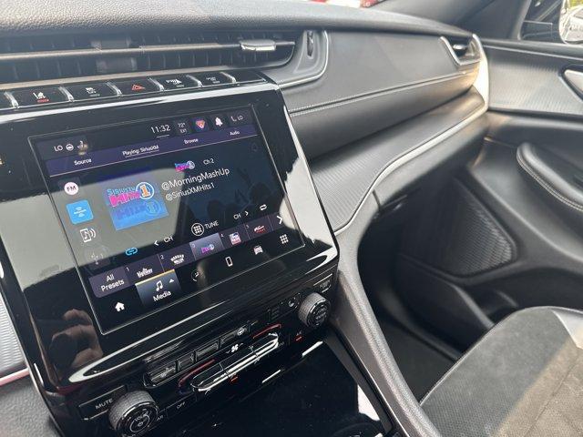 Photo of 2023 Metallic Jeep Grand Cherokee L