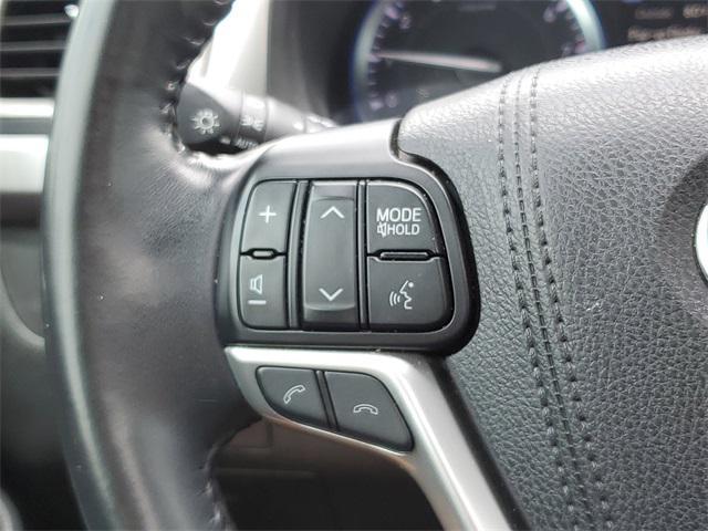 Photo of 2017 Midnight Black Metallic Toyota Highlander