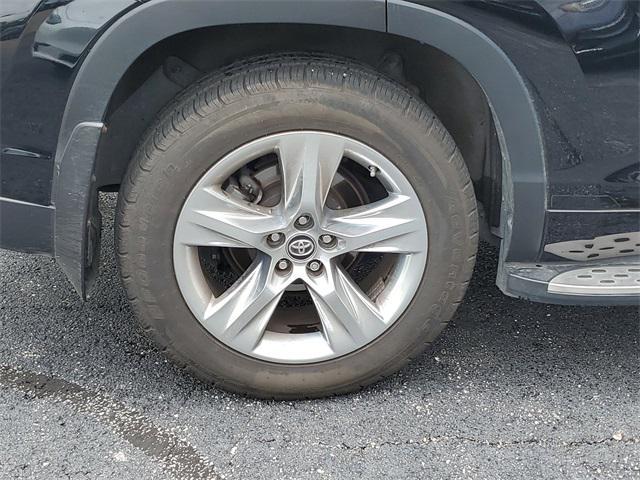 Photo of 2017 Midnight Black Metallic Toyota Highlander