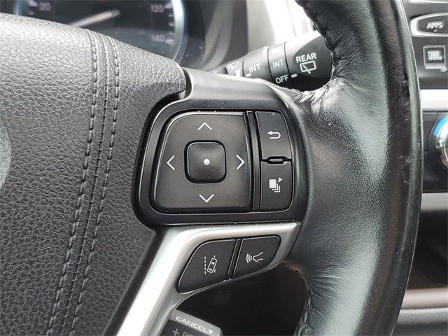 Photo of 2017 Midnight Black Metallic Toyota Highlander