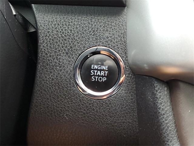 Photo of 2017 Midnight Black Metallic Toyota Highlander