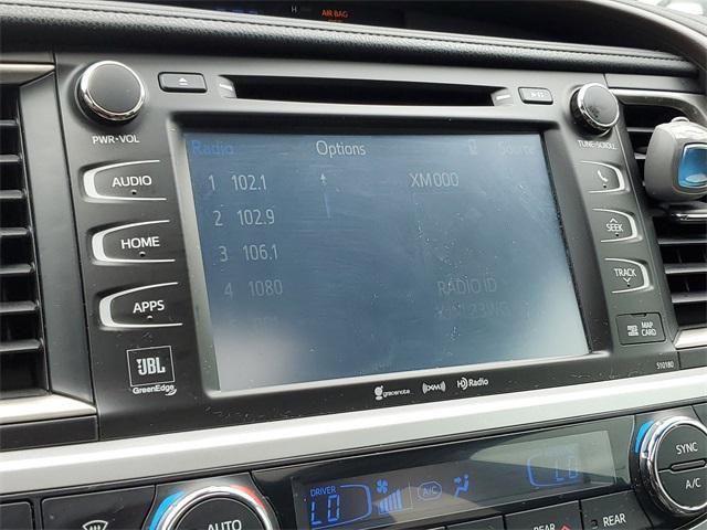 Photo of 2017 Midnight Black Metallic Toyota Highlander