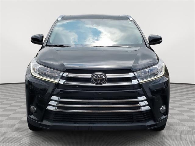 Photo of 2017 Midnight Black Metallic Toyota Highlander