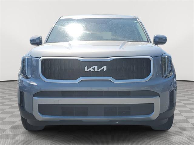 Photo of 2023 Everlasting Silver Kia Telluride