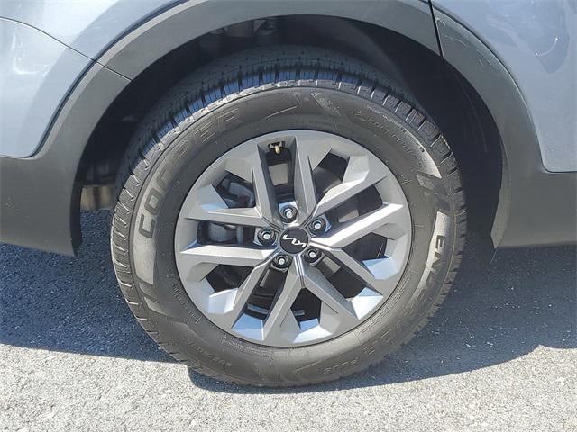 Photo of 2023 Everlasting Silver Kia Telluride