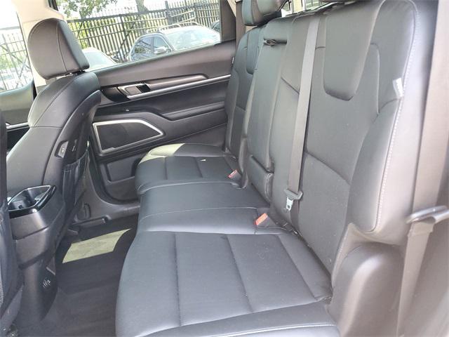 Photo of 2023 Everlasting Silver Kia Telluride