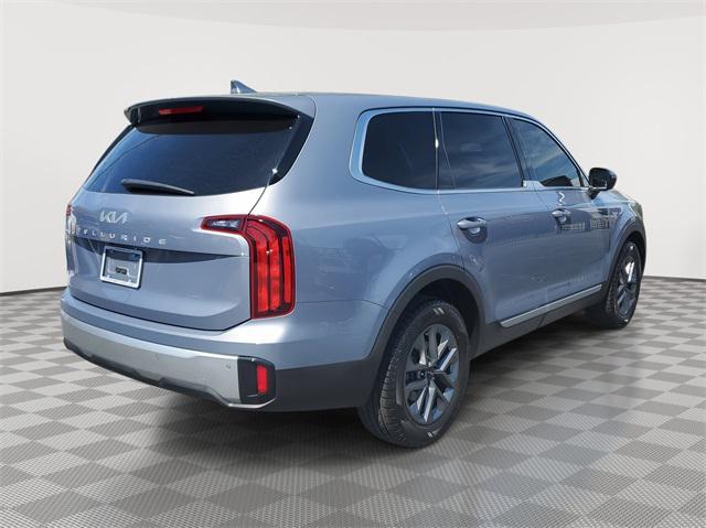 Photo of 2023 Everlasting Silver Kia Telluride