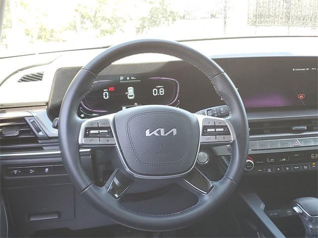 Photo of 2023 Everlasting Silver Kia Telluride