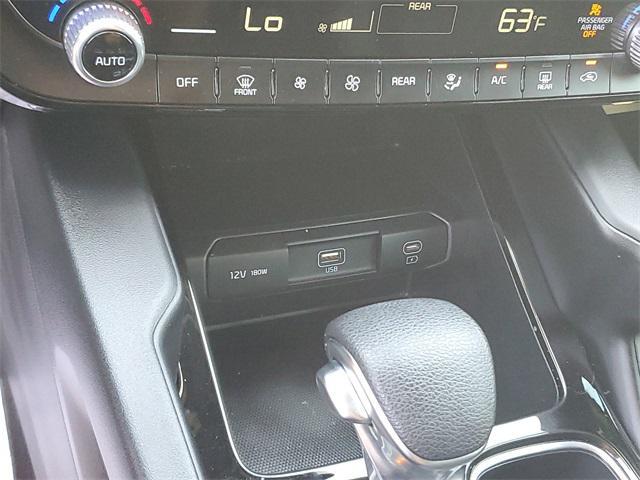 Photo of 2023 Everlasting Silver Kia Telluride