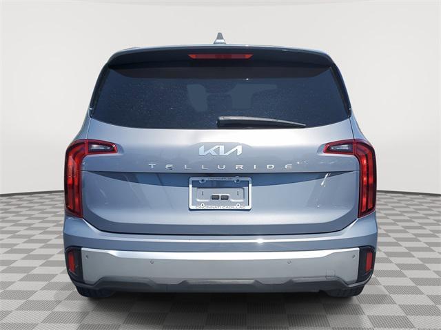 Photo of 2023 Everlasting Silver Kia Telluride
