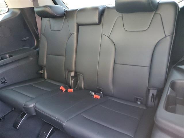 Photo of 2023 Everlasting Silver Kia Telluride