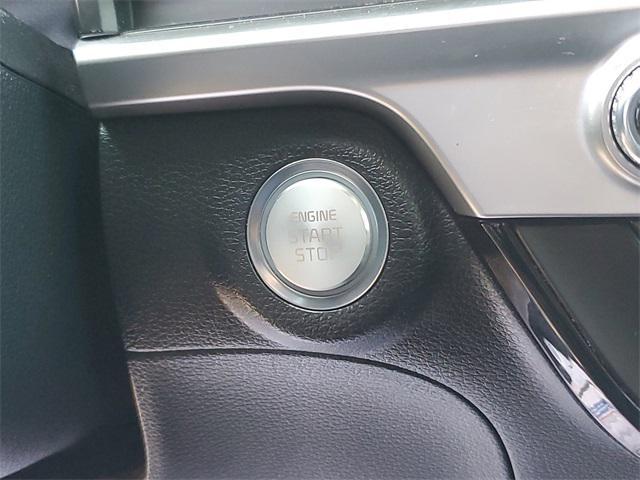 Photo of 2023 Everlasting Silver Kia Telluride