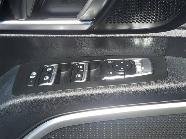 Photo of 2023 Everlasting Silver Kia Telluride