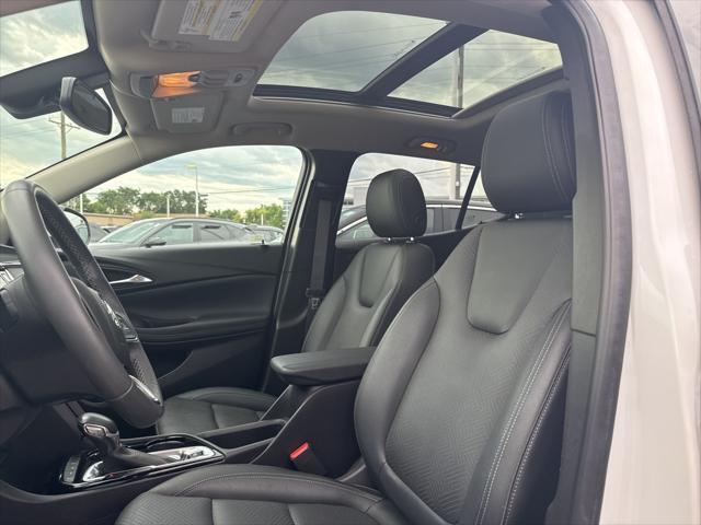 Photo of 2022 White Frost Tricoat Buick Encore GX