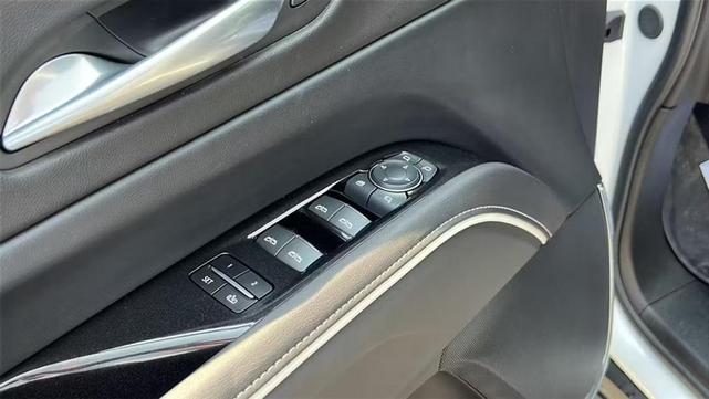 Photo of 2024 Crystal White Tricoat Cadillac Escalade