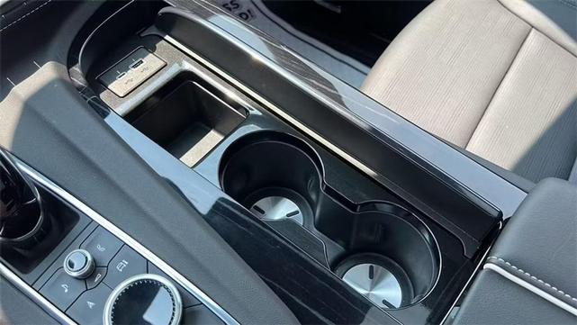 Photo of 2024 Crystal White Tricoat Cadillac Escalade
