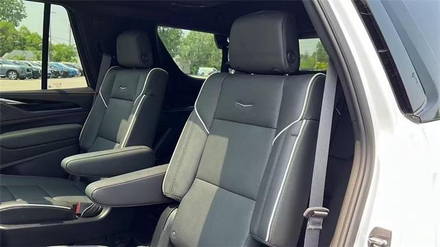 Photo of 2024 Crystal White Tricoat Cadillac Escalade