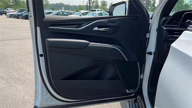 Photo of 2024 Crystal White Tricoat Cadillac Escalade