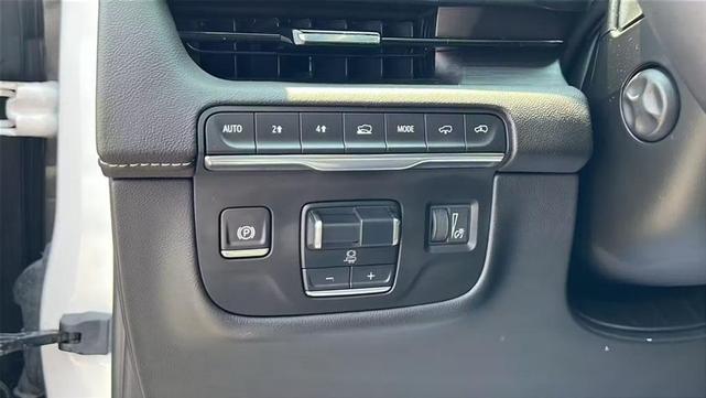 Photo of 2024 Crystal White Tricoat Cadillac Escalade