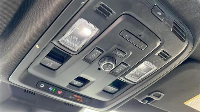 Photo of 2024 Crystal White Tricoat Cadillac Escalade