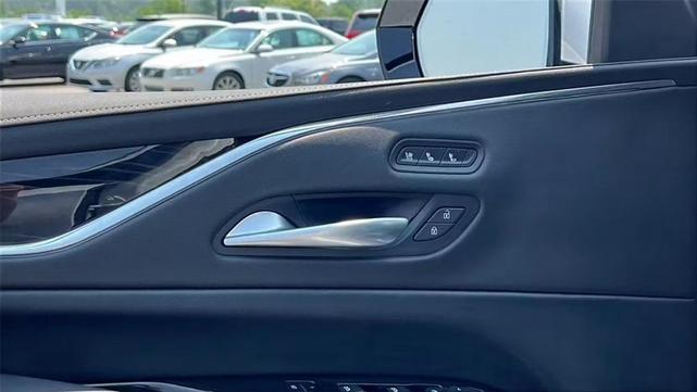 Photo of 2024 Crystal White Tricoat Cadillac Escalade